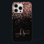 Glam Roos Gold Glitter Elegant Monogram iPhone 15 Pro Max Case<br><div class="desc">Glam Roos Gold Glitter Elegant Monogram iPhone Case Pas dit trendy chassis voor telefoongesprekken eenvoudig aan met elegant roos gouden glitter op een zwarte achtergrond. Het ontwerp kenmerkt uw handgeschreven manuscriptmonogram met  draden en naam.</div>