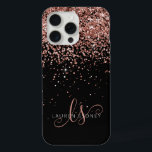 Glam Roos Gold Glitter Elegant Monogram iPhone 15 Pro Max Case<br><div class="desc">Glam Roos Gold Glitter Elegant Monogram iPhone Case Pas dit trendy chassis voor telefoongesprekken eenvoudig aan met elegant roos gouden glitter op een zwarte achtergrond. Het ontwerp kenmerkt uw handgeschreven manuscriptmonogram met  draden en naam.</div>