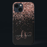 Glam Roos Gold Glitter Elegant Monogram iPhone 13 Hoesje<br><div class="desc">Glam Roos Gold Glitter Elegant Monogram iPhone Case Pas dit trendy chassis voor telefoongesprekken eenvoudig aan met elegant roos gouden mousserende glitter op een zwarte achtergrond. Het ontwerp kenmerkt uw handgeschreven manuscriptmonogram met  draden en naam.</div>