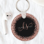 Glam Roos Gold Glitter Elegant Monogram Sleutelhanger<br><div class="desc">Glam Roos Gold Glitter Elegant Monogram Sleutelhanger,  past dit trendy chic sleutelhanger design met elegant roos gouden mousserende glitter op een zwarte achtergrond gemakkelijk aan. Het ontwerp kenmerkt uw handgeschreven manuscriptmonogram met  cirkels en jouw naam.</div>
