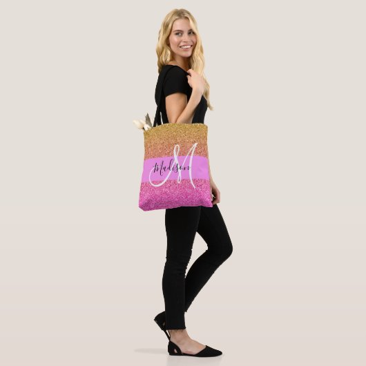 Glam Roze & Gold Glitter Sparkle Gradient Monogram Tote Bag (Op model)
