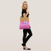 Glam roze & gouden glitter glans verloop monogram tote bag (Op model)