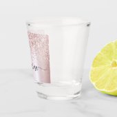 Glam Roze Gouden Glitter Monogram Naam Lettertype Shot Glas (Rechts)