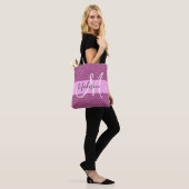 Glam Roze Metaalroze Honingraat Monogramnaam Tote Bag (Op model)