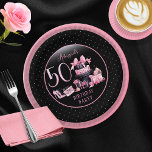 Glam Roze Zwart Mode 50e Verjaardagsfeestje Papieren Bordje<br><div class="desc">Glamoureus Frans couture-geïnspireerd,  roze en zwart "50" 50ste verjaardagsontwerp met een petten dooscake,  roze stiletto's en een make-uptas tussen verschillende ongeopende cadeaus en weelderige cupcakes. Perfect voor het vieren van verjaardagsgelegenheden. Age is gemaakt in een onbewerkbaar faux pink glitter lettertype.</div>