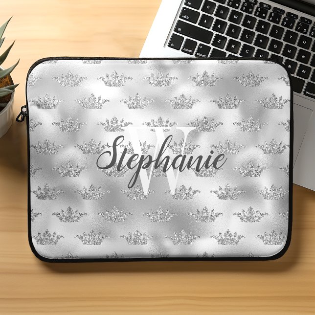 Glam Silver Foil Glitter Crown Pattern Monogram Laptop Sleeve (Creator heeft geüpload)