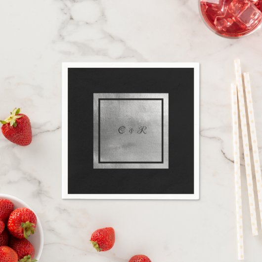Glam Silver Metallic & Black Initialen Wedding Servet (Insitu)