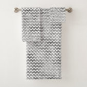 Glam Silver White Zigzag Stripes Bad Handdoek (Insitu)