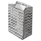 Glam Silver White Zigzag Stripes Medium Cadeauzakje (Voorkant Gekanteld)