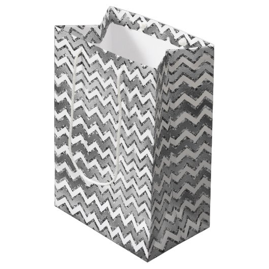 Glam Silver White Zigzag Stripes Medium Cadeauzakje (Voorkant Gekanteld)