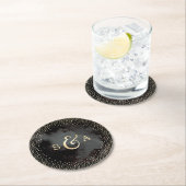 Glam zwart faux goud glitter bruiloft monogram ronde kartonnen onderzetter (Insitu)