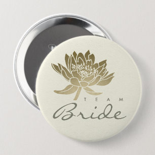 GLAMOROUS BLEEK GOLD WHITE LOTUS FLORAL TEAM BRIDE RONDE BUTTON 4,0 CM