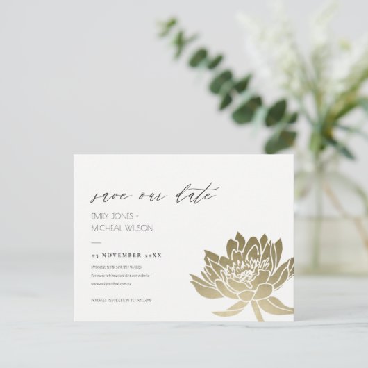 GLAMOROUS GOLD WHITE LOTUS FLORAL BEWAREN DE DATUM AANKONDIGINGSKAART (Staand voorkant)