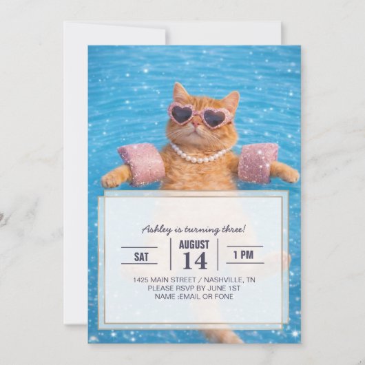    Glamorous Poolside Cat Floating In Style        Kaart (Voorkant)