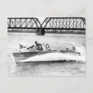 Glamour Girls in Speed Boat Briefkaart