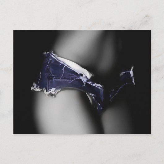 Glamour meisje dat in jeans shorts poist, perfect  briefkaart (Voorkant)