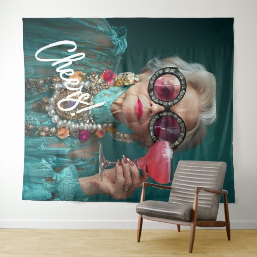 Glamoureuze oudere vrouw moedige luxe Mode Wandkleed (In Situ (horizontaal))