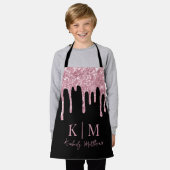 Glamoureuze roze Glitter Monogram Initialen op zwa Schort (Gedragen)