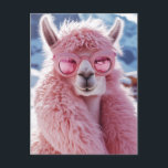 Glamoureuze Roze Llama - Winter Mode Icon Briefkaart<br><div class="desc">Een modieuze roze lama stunt in een luxe, pluizige roze vacht en oogverblindende roze strass zonnebril. Dit stijlvolle dier, tegen een besneeuwde alpiene achtergrond, straalt elegantie uit met een hoge mode en een speelse, extravagante twist. De reflectie in de zonnebril voegt een surrealistisch tintje toe, waardoor dit een onvergetelijke mix...</div>