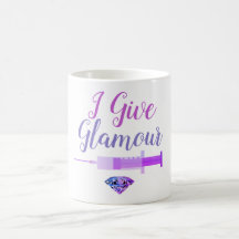 Glamoureuze verpleegster shot schattig paarse roze