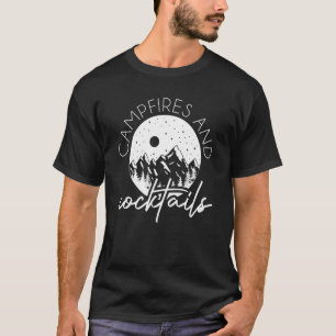Glamping kampeervuren en cocktails voor vrouwen t-shirt