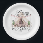 Glamping Party Papieren Bordje<br><div class="desc">Waterverf glamping papier borden voor uw glamppartij,  met glampende stijltent en snaarlampen! Ideaal voor een glampfeest of slaap over,  een vrijgezellenfeest of een verjaardagsfeest. Voor het glampesje.</div>