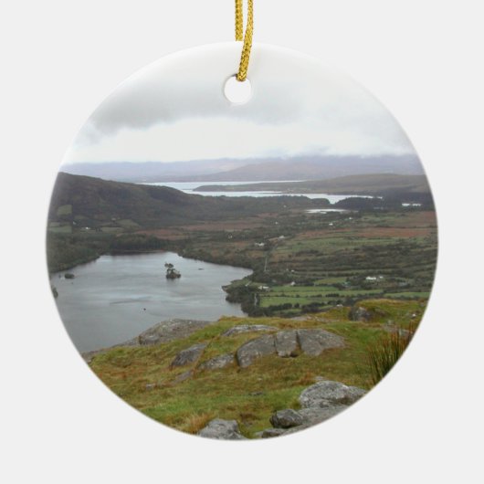 Glanmore Lake uit Healy Pass Ireland. Rond. Keramisch Ornament (Voorkant)