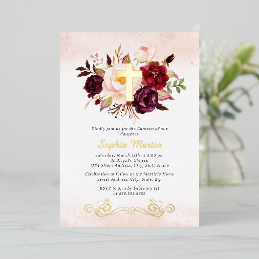 Glanzend Gouden Kruis Bloemen Bourgogne Doop Folie Uitnodiging (Staand Voorkant)