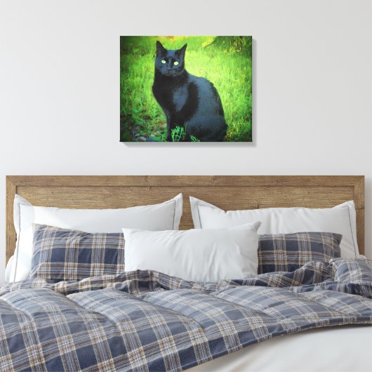 Glanzend zwart Kat op gras Canvas Afdruk (Insitu (Slaapkamer))