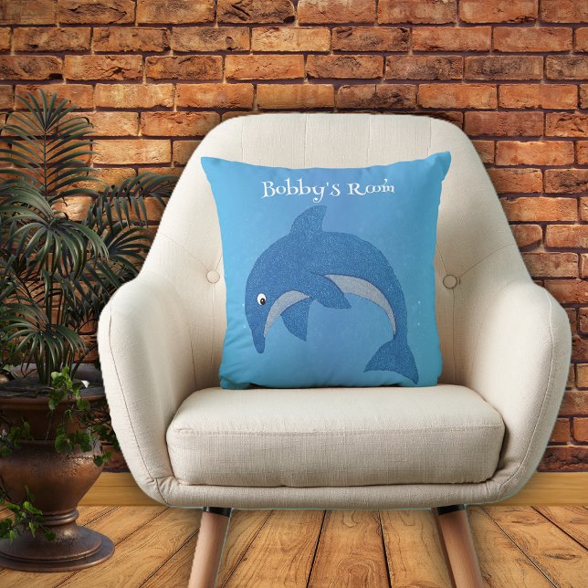 Glanzende Cartoon Blauw Wit Jumping Dolfijn op Bla Kussen (Bright blue throw pillow with cute jumping dolphin in dark blue and white for kids bedroom.)