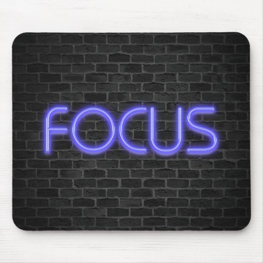 glanzende neon Focus-tekst op baksteen Muismat (Voorkant)