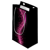 Glanzende papieren zak in roze pailletten is zwart klein cadeauzakje (Voorkant Gekanteld)