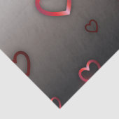 glanzende rode metalen harten op rood naar zwart o tissuepapier (Detail)