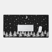 Glanzende zilveren kerstboom en sterren op zwart bureaumat (Keyboard & Muis)