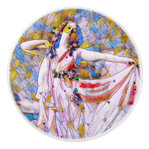 Glas in lood danser in vloeiende kleding