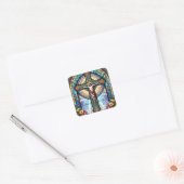 Glas in lood op het kruis met bloemen vierkante sticker (Envelop)