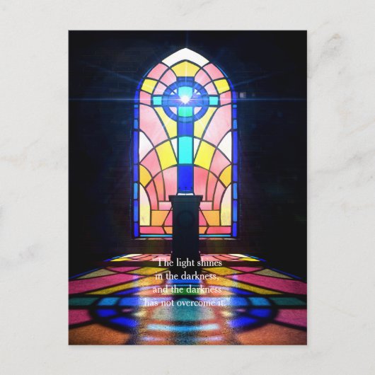 Glas in lood raam licht door een kerk briefkaart (Voorkant)