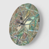 Glas in lood ziet er kleurrijk abstract uit grote klok (Hoek)