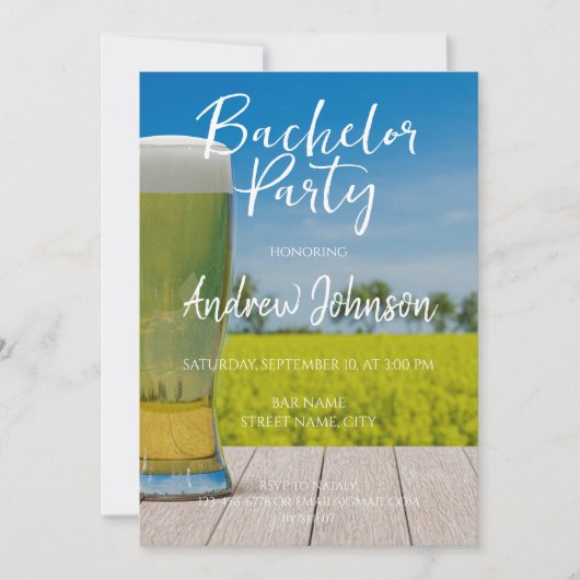 Glas licht bier op het veld kaart (Voorkant)