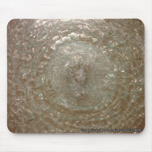 Glas met gespleten massa op een muismat (Voorkant)