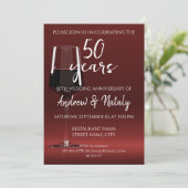 Glas rode wijn op rode verjaardag kaart (Staand voorkant)