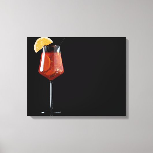 Glas van Spritz-cocktail geïsoleerd op zwart Canvas Afdruk (Voorkant)