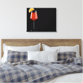 Glas van Spritz-cocktail geïsoleerd op zwart Canvas Afdruk (Insitu (Slaapkamer))