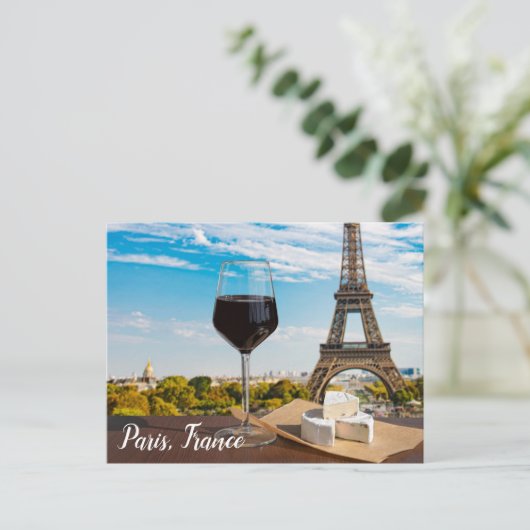 Glas van wijn met brieskaas op Eiffeltoren Pos Briefkaart (Staand voorkant)
