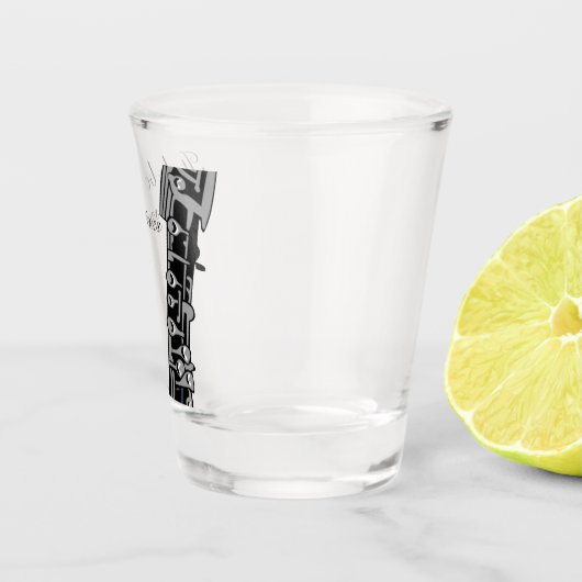 Glas, zoals dat soms het geval is shot glas (Rechts)