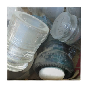  glasisolatoren en een deurknop tegeltje