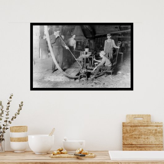 Glass Blower in Grafton, WV 1908 Poster (Keuken)