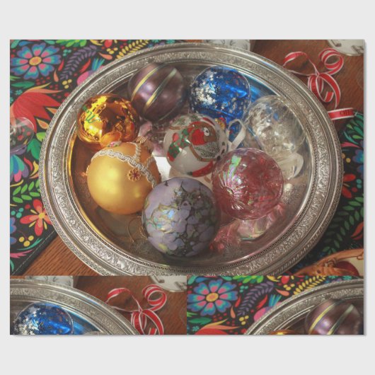 Glass ornaments in silver box with folk art cadeaupapier (Vlak)