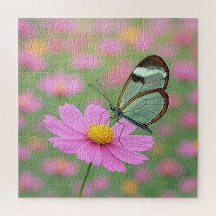 Glasvleugelvlinder op een Cosmos Bloem Legpuzzel