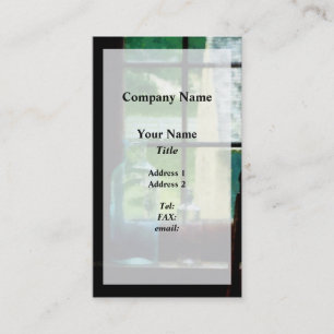 Glazen flessen op de vensterbank visitekaartje